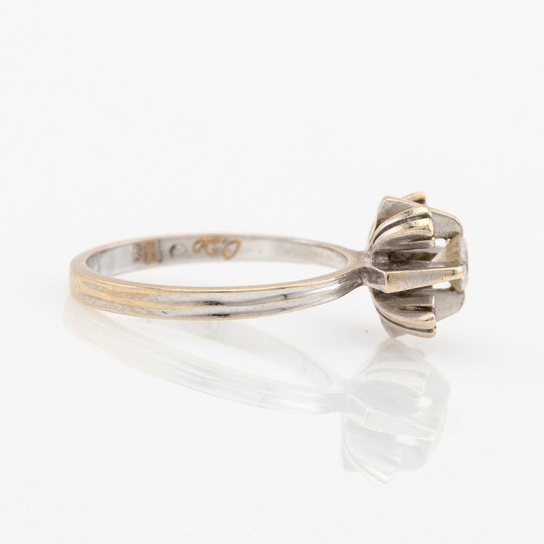 Ring, 18K vitguld med briljantslipade diamanter.