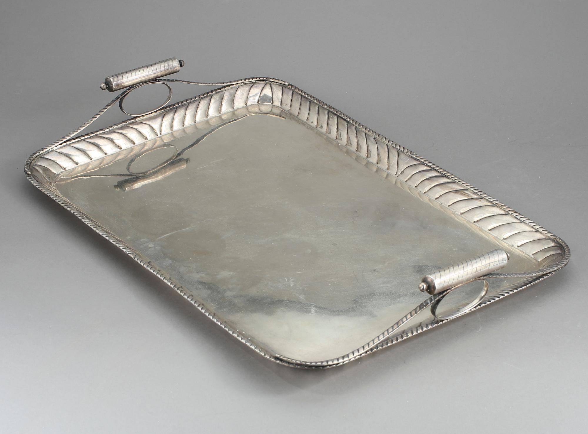 BRICKA, silver, troligen Baltikum, 1900-tal. Vikt  2160 g.
