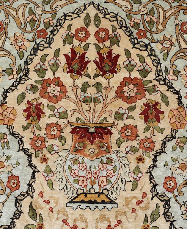 OLD SILK HEREKE. 164 x 106,5 cm.