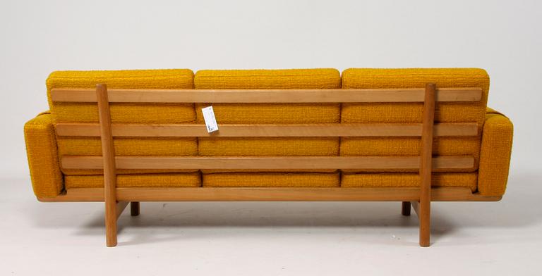 SOFFA, "GE 236", Hans J Wegner, Getama, Danmark.