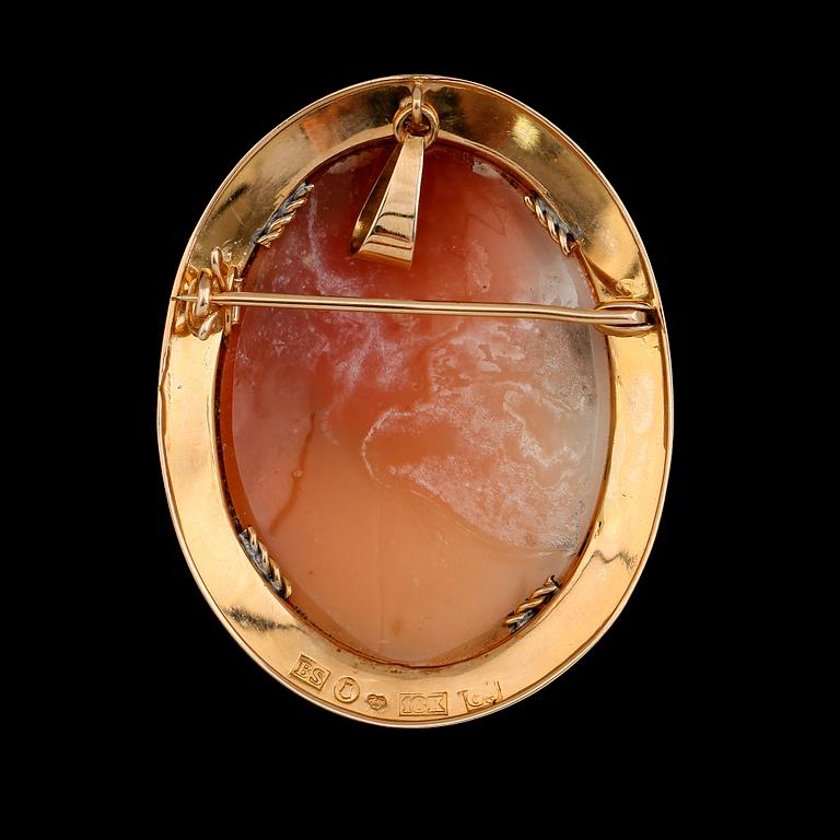 BROSCH/HÄNGE, 18K guld och snäckskalskamé, svenska stämplar, 1957.