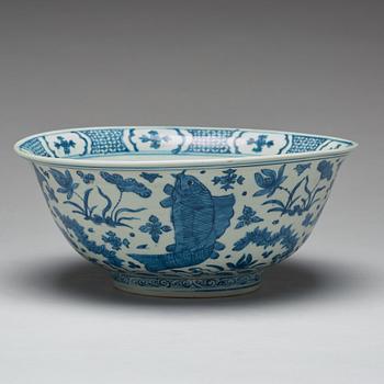 A large blue and white bowl, Ming dynasty (1368-1644).