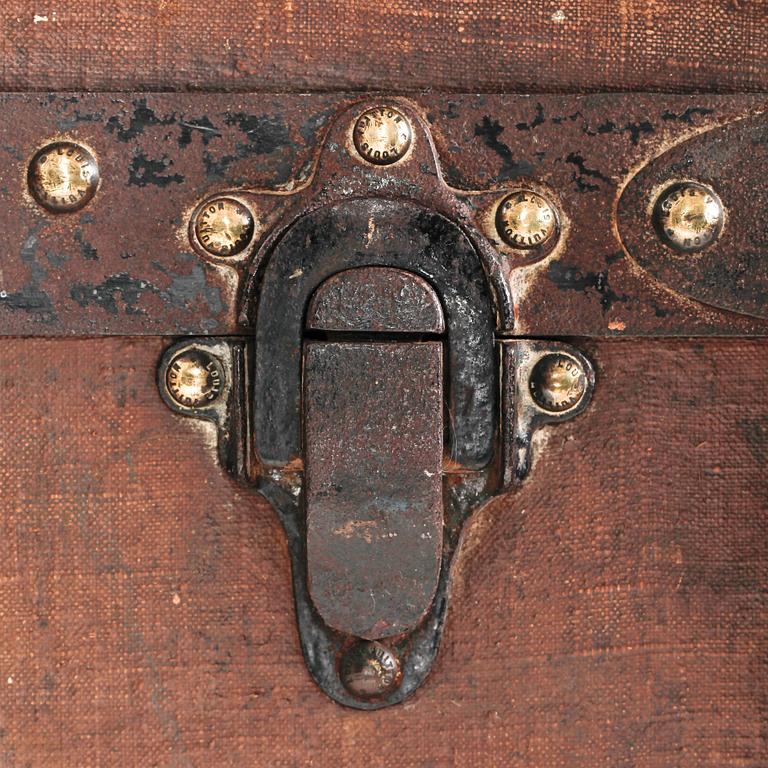 LOUIS VUITTON, a brown trunk, late 19th century.