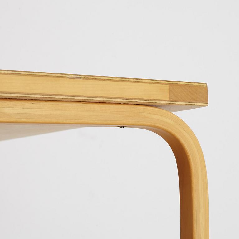 Alvar Aalto, vägghyllor, ett par, modell 112B, Artek, Finland.