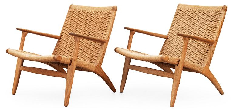 Two Hans J Wegner oak easy chairs, 'CH-25' Carl Hansen & Son, Denmark.