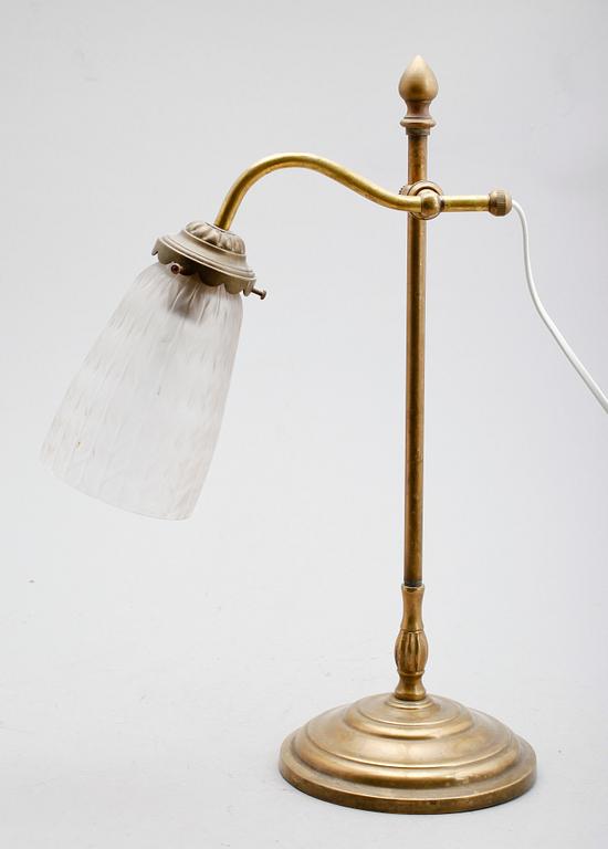 BORDSLAMPA, mässing, tidigt 1900-tal.