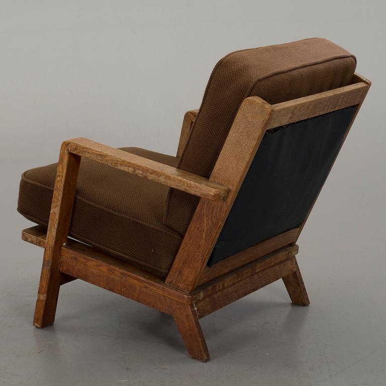 A EASY CHAIR MID 20TH CENTURY.
