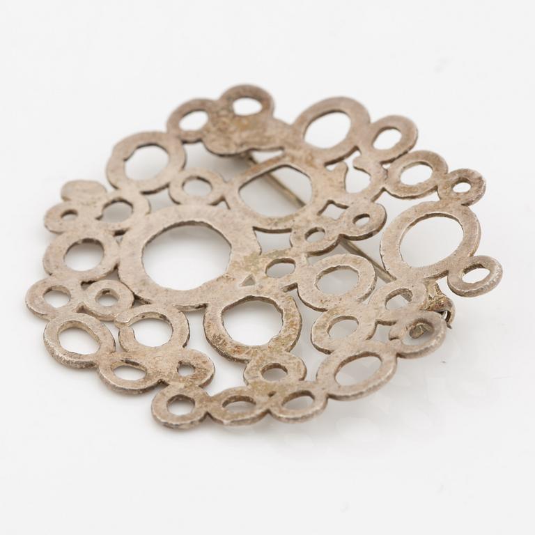PA Lundahl Terrs, en brosch och ett par manschettknappar silver, Växjö 1966.