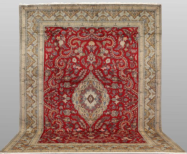 A Keshan carpet, approx. 415 x 300 cm.