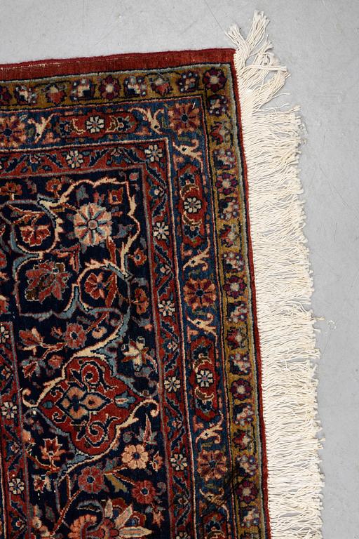 A carpet, semi-antique Kashan, a so-called Dabri, ca 394,5 x 310 cm.