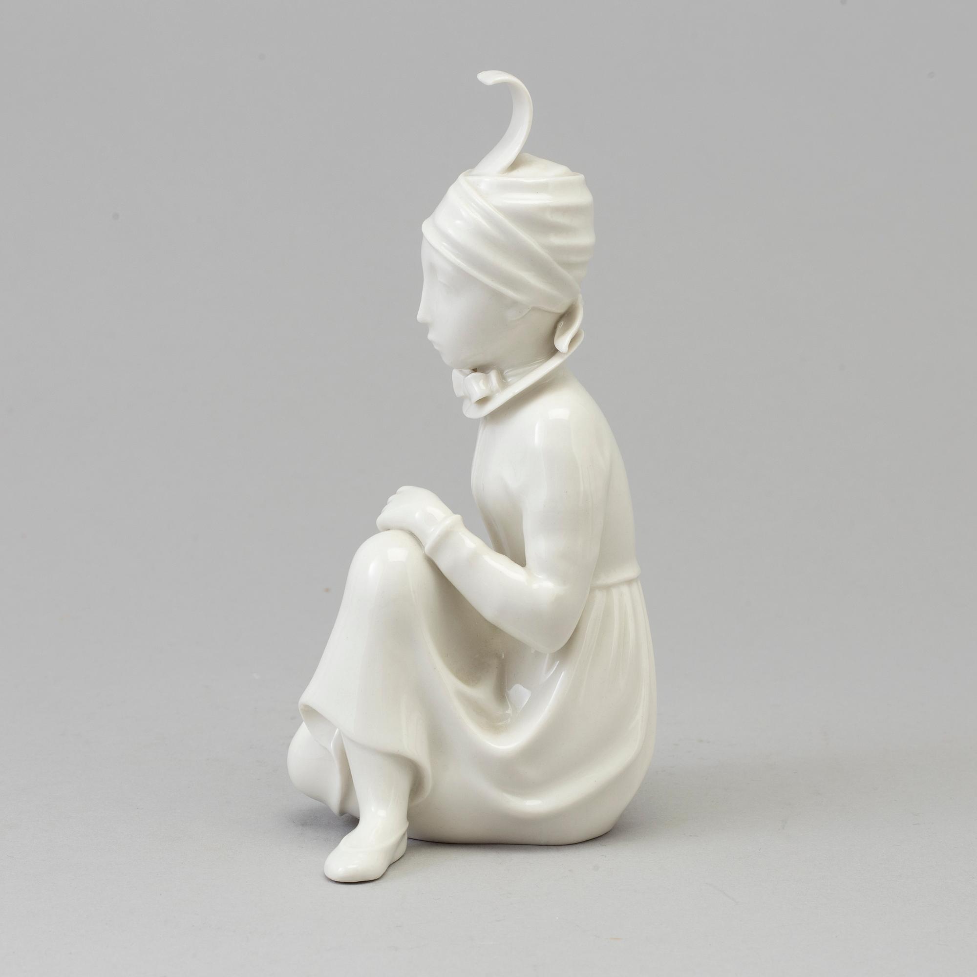 FIGURIN, porslin, "Flickan från Island". Arno Malinowski, Royal Copenhagen, Danmark. 1940-tal.