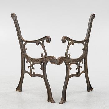 A pair of cast iron parc bench gables, 20th century.