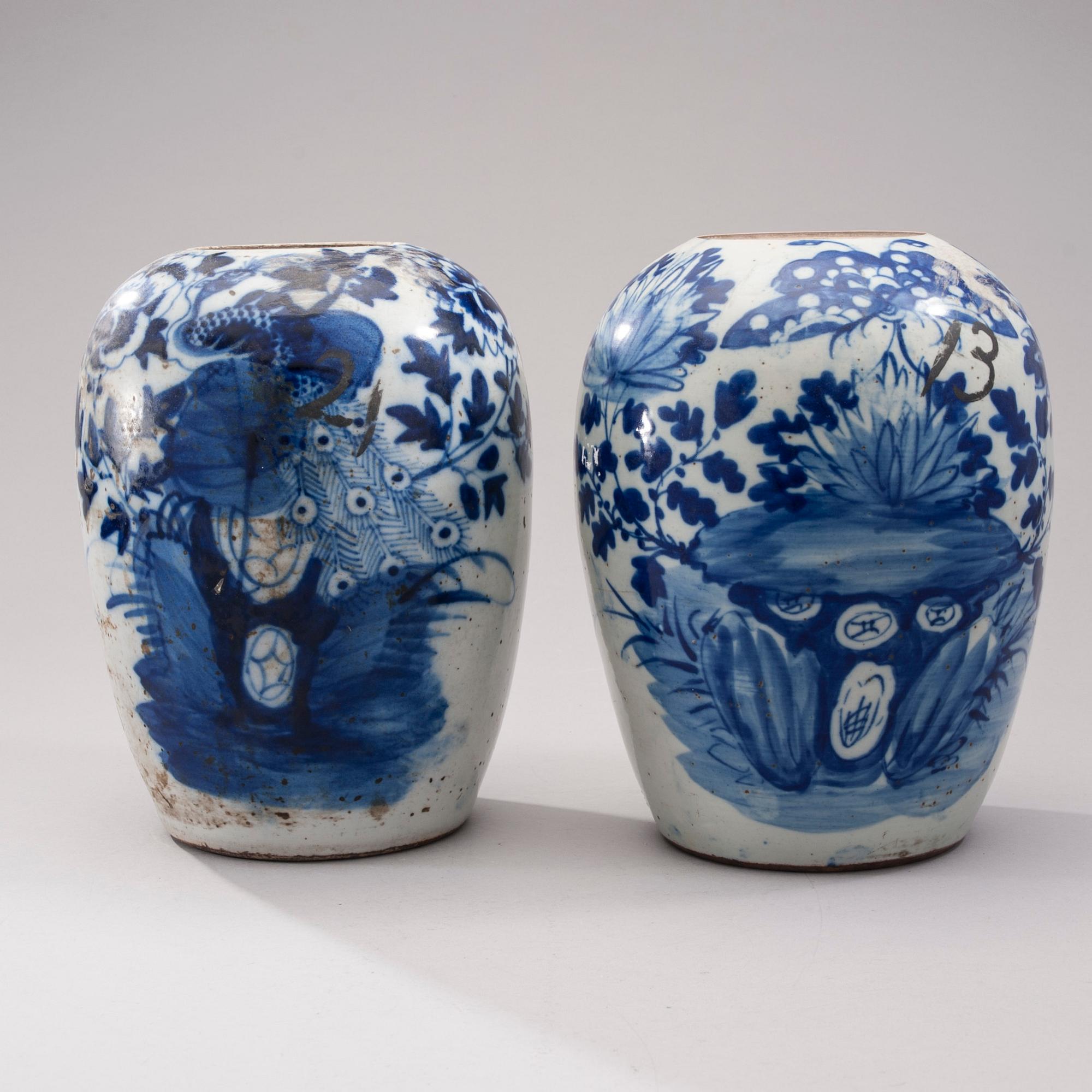 URNOR, 2 st, porslin, Kina, 1900-talets slut.