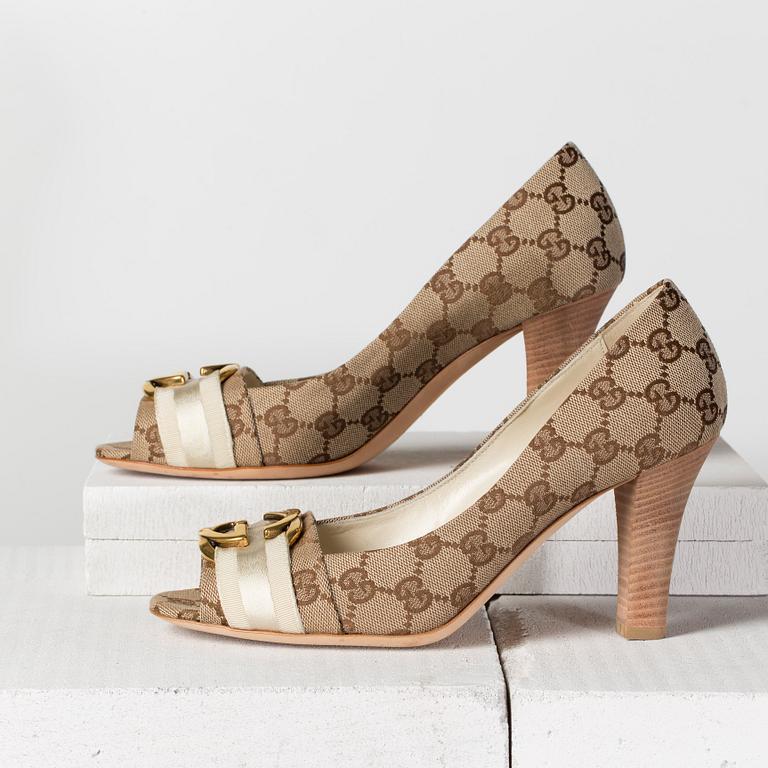 SKOR, ett par, Gucci, storlek 39.