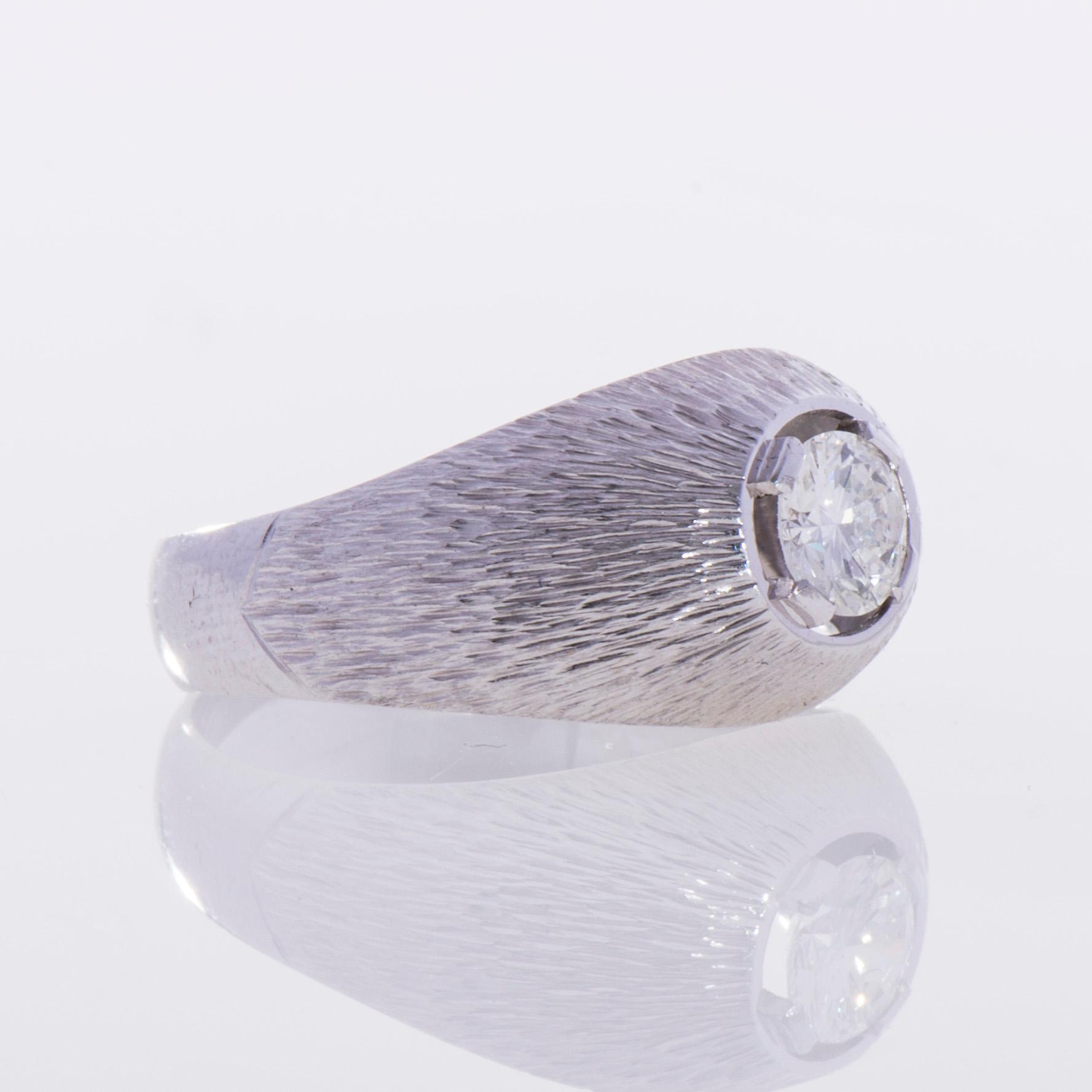 RING, 18K vitguld, briljantslipad diamant. Olof Sjöblom, Helsingfors 1974. Vikt ca 4,1 g.
