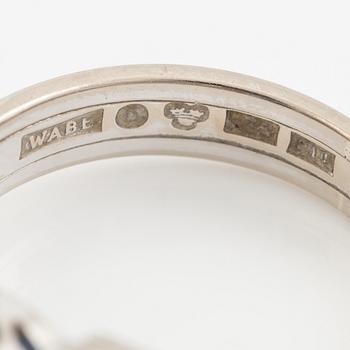 Ring 18K white gold with sapphire and brilliant-cut diamonds.