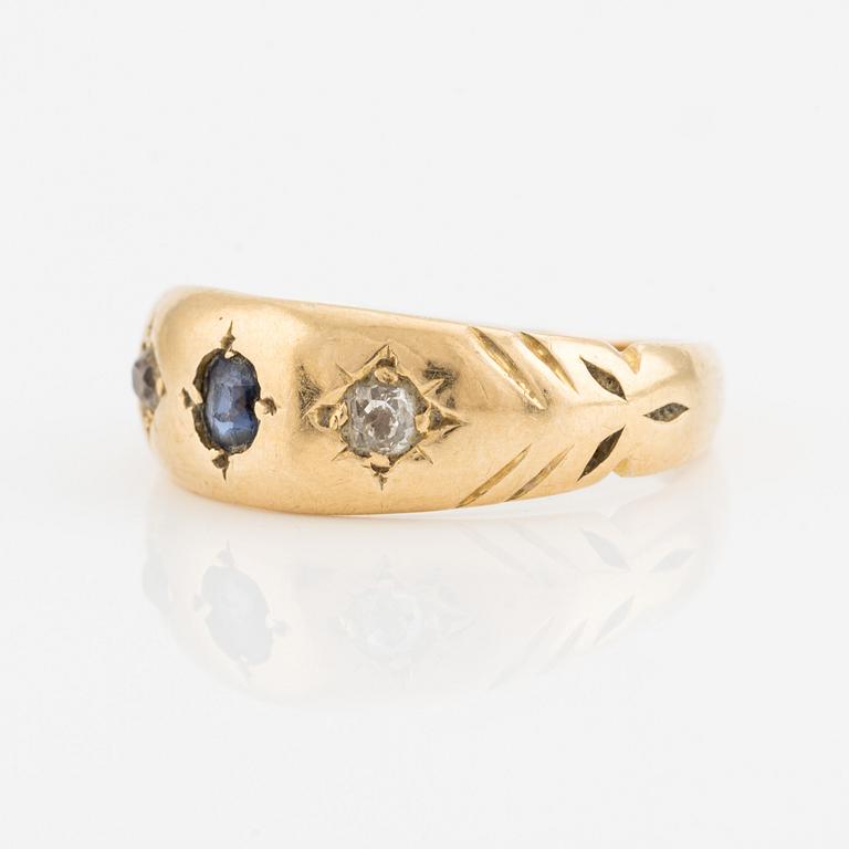 Ring, signet ring, 18K gold with sapphire and old-cut diamonds.