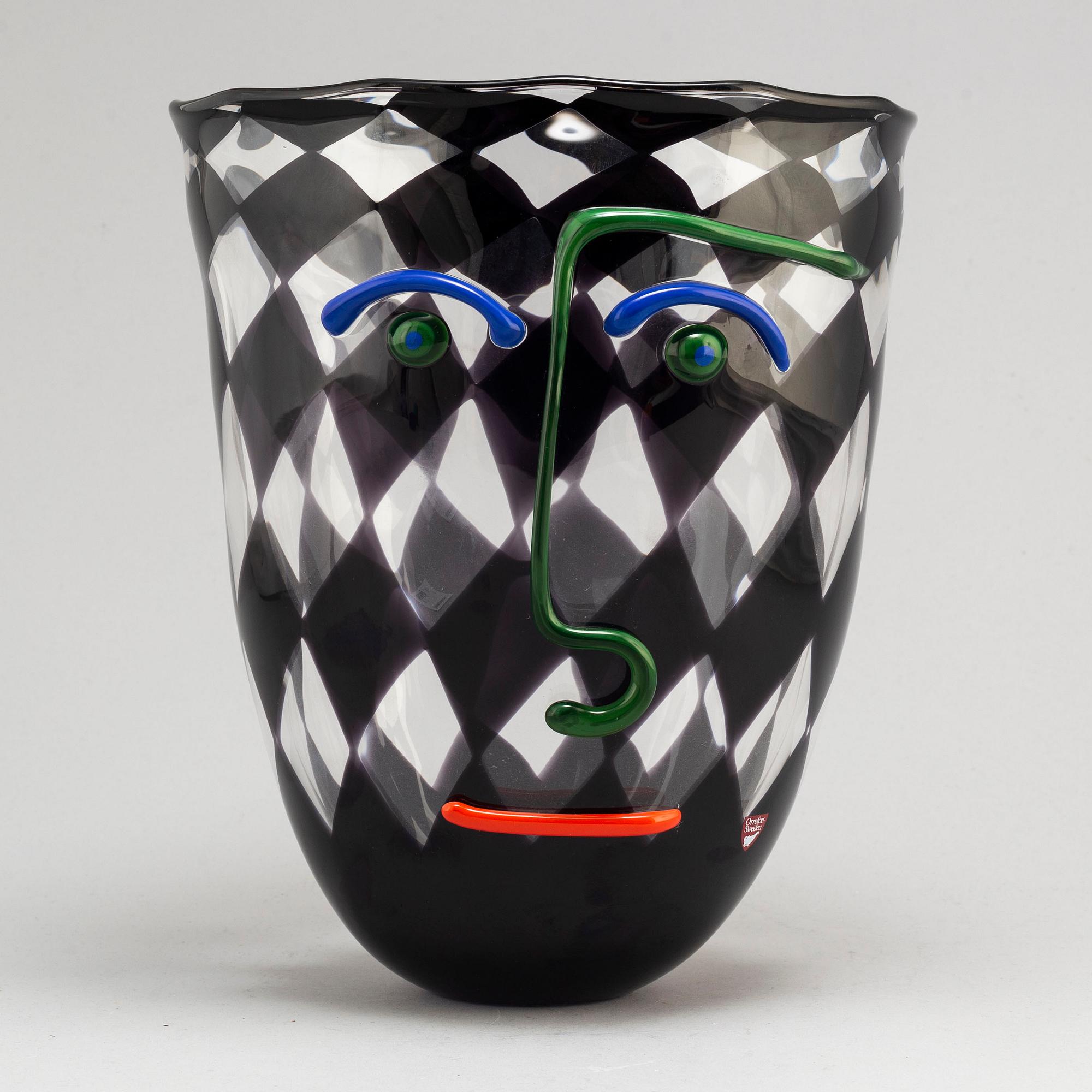 ANNE NILSSON, a glass vase from Orrefors Gallery, signed and dated -90. -  Bukowskis