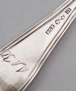 TESKEDAR, 22 st, silver, olika modeller, 1800/1900-tal. Total vikt ca 340 gram.