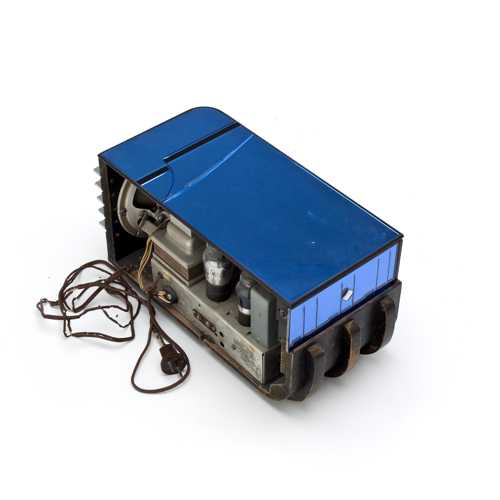 RADIO, "Sparton Sled Deluxe Cobalt Blue Mirrored Radio", Walther Dorwin Teague, Sparton Inc. USA, modell 558.