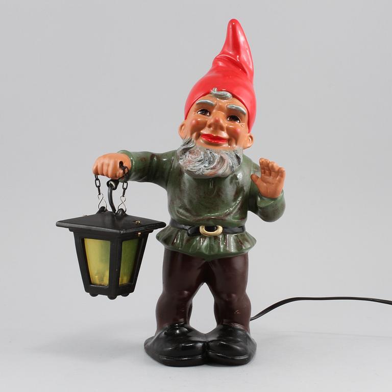 TOMTE med LYKTA, lergods, Heissner, 1900-talets andra hälft.
