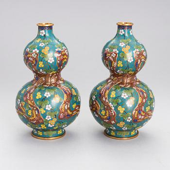 A pair of cloisonné vases, China, 20th century.