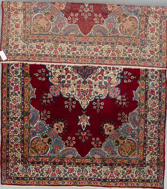 MATTA. Antik, Kirman Laver, ca 270x182.