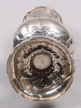 SOCKERSTRÖARE, silver, rokokostil, Tyskland, 1800/1900-tal. Vikt: 220 g.