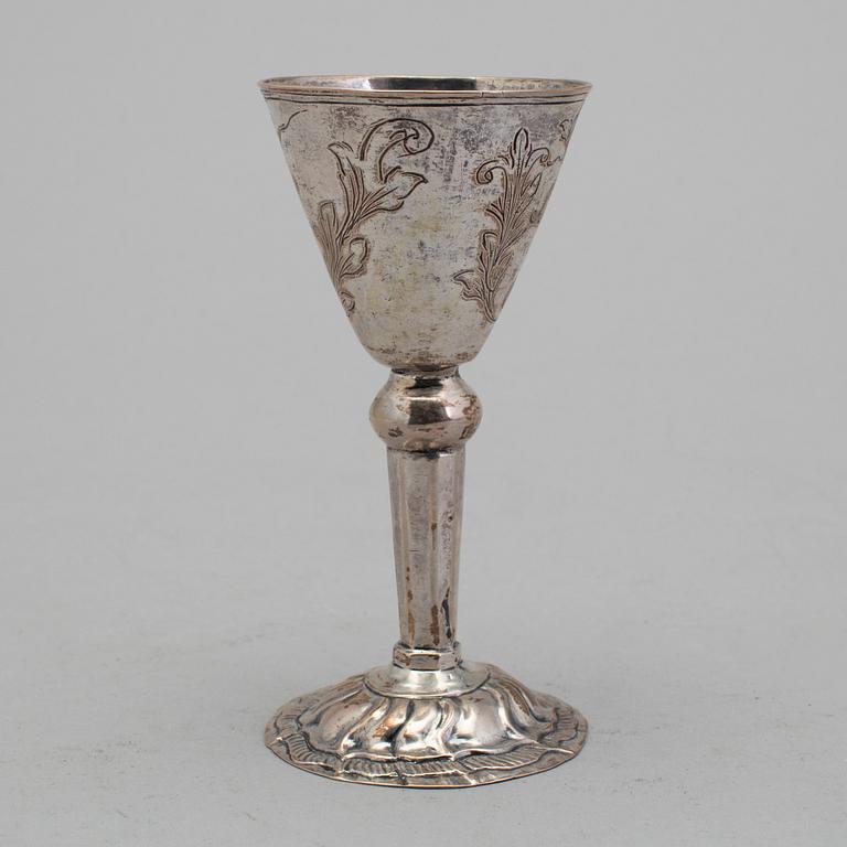 A 18th century silver cup, unmarked.