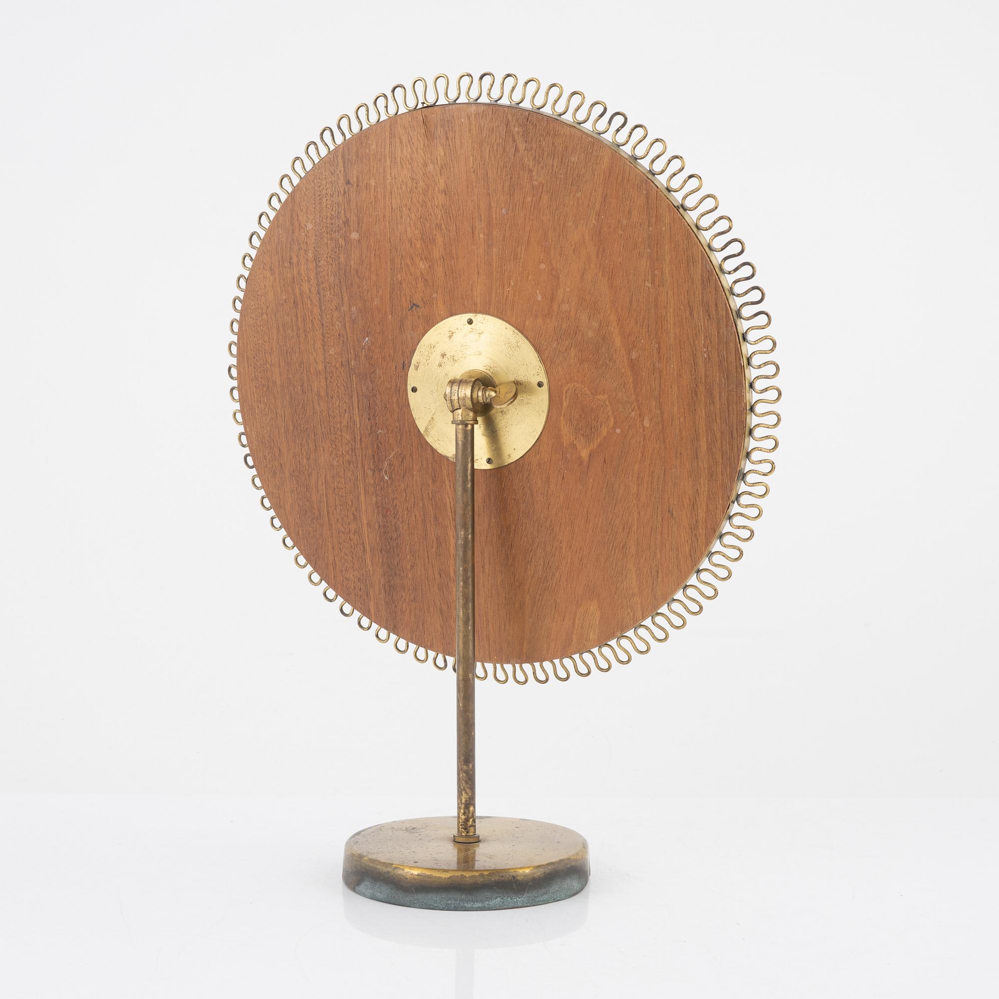 Bordsspegel, mässing, möjligen Nordiska Kompaniet, omkring 1900-talets mitt.