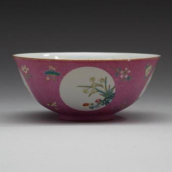 A pink sgraffitto bowl, Qing dynasty with Daoguangs mark in red.