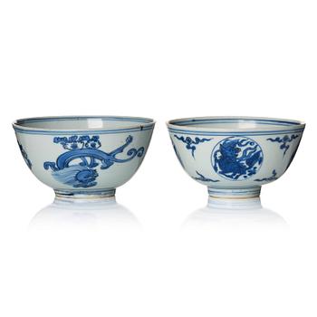 991. Two blue and white bowls, Ming dynasty, (1368-1644).