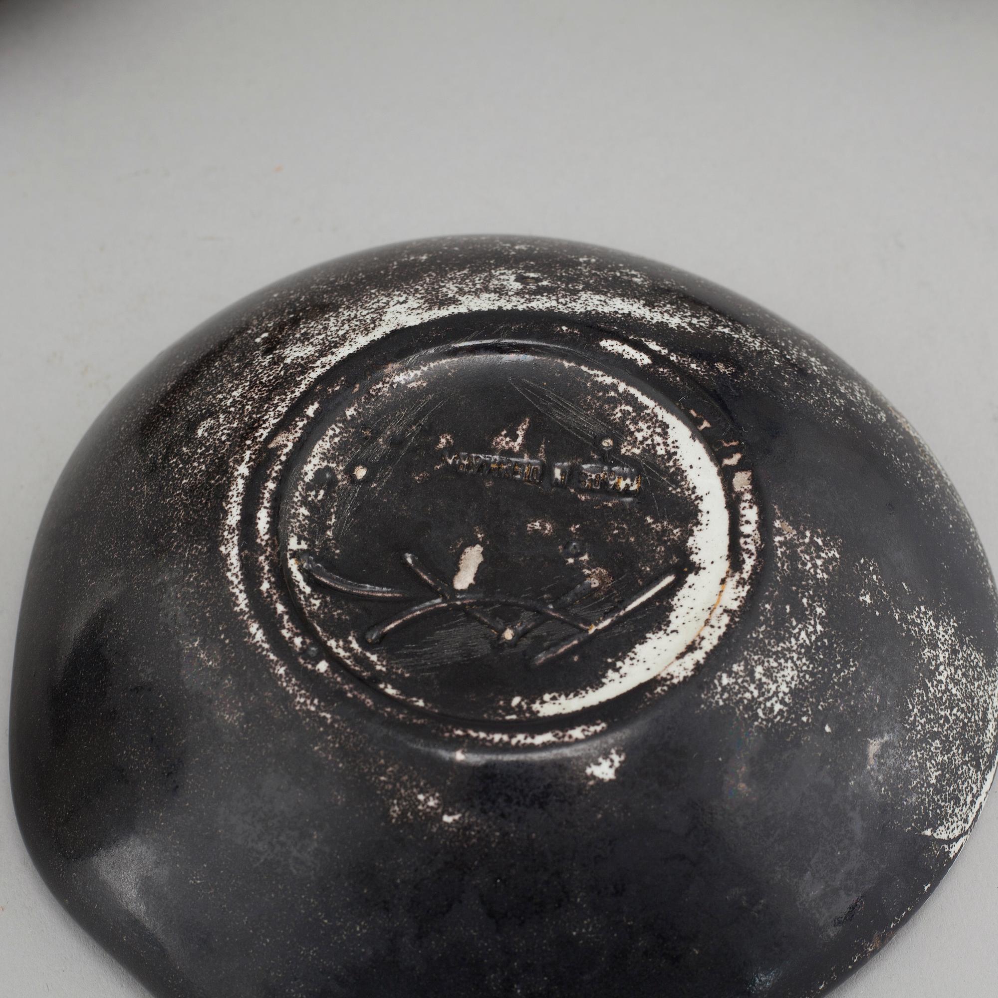 HERMANN AUGUST KÄHLER, five pieces of earthenware, signed.