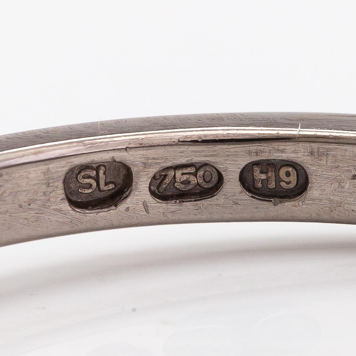 An 18K white gold ring with a princess-cut diamond ca. 0.39 ct. Finland 2009.