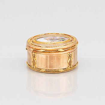 A late 18th century gold box en deux colour and enamel, possibly Hanau, Louis XVI.