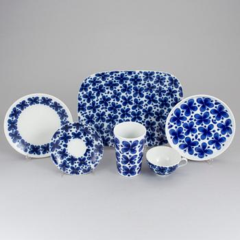 Sixteen pieces of "Mon Amie" Marianne Westman Rörstrand.