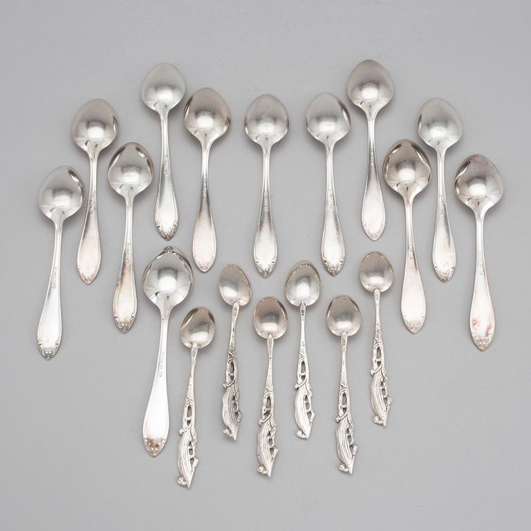 KAFFESKEDAR, 18 st, silver, bl a "Slottsbarock", 1900-tal. Vikt 241 g.