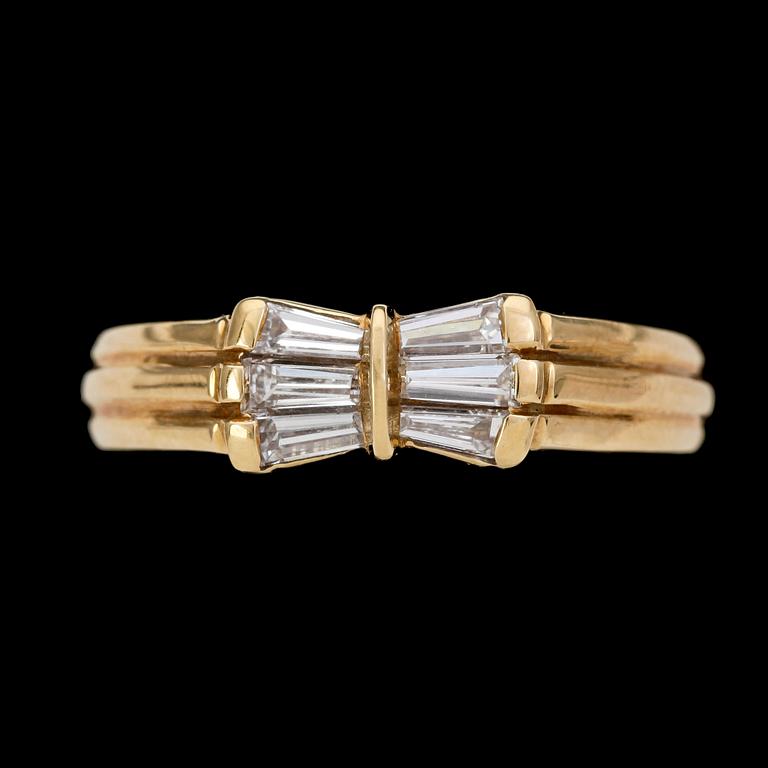 RING, trapezslipade diamanter, 0.55 ct.