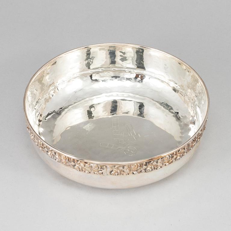 A silver 800 bowl.