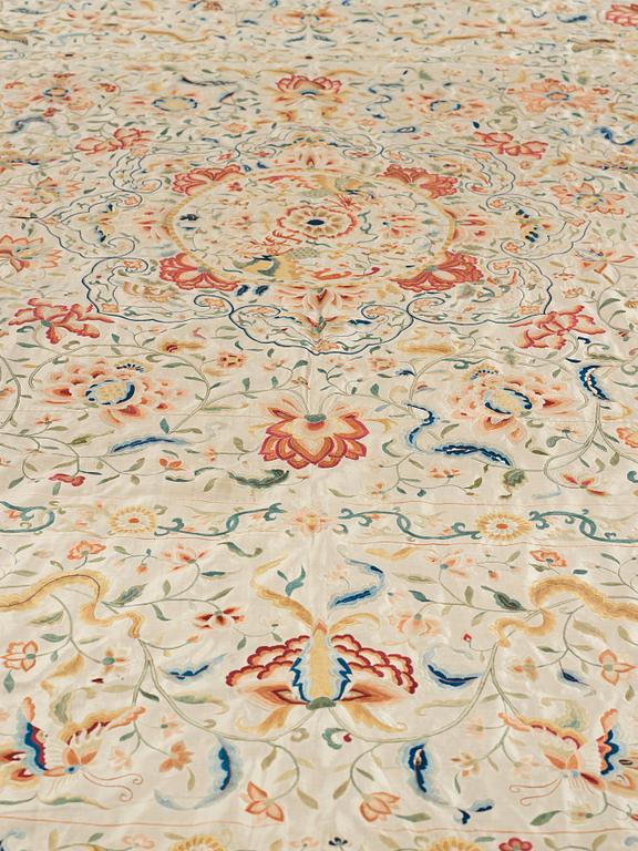 A large embroidered silk blanket, Qing dynasty (1664-1912).