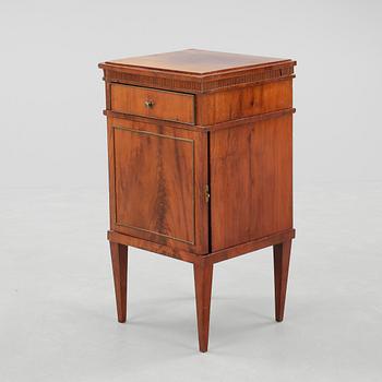 POTTSKÅP, sengustaviansk stil, 1800-talets slut.