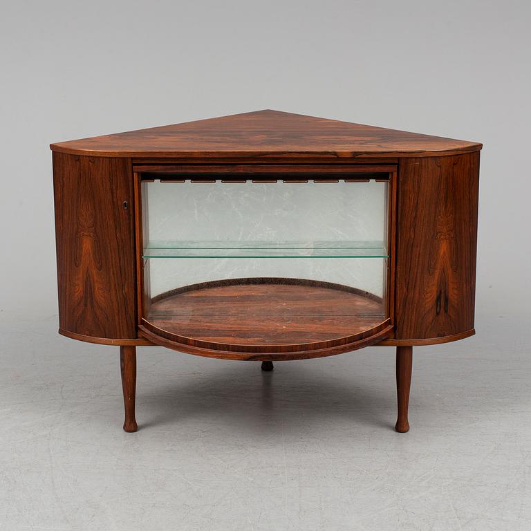 PER GARDNER, a Norwegian rosewood veneerd drinks cabinet, Sola, 1960's.