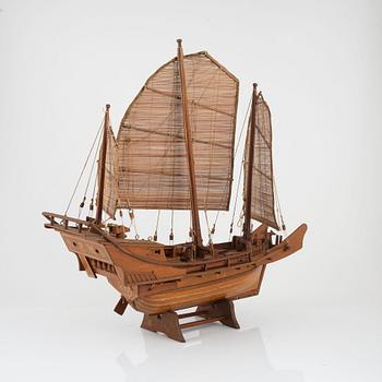 Boat model of a junk, first half of the 20th Century.