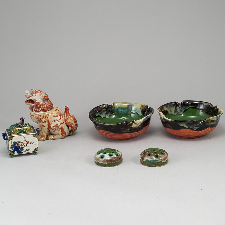 A set of two Japanese censers and two Japanese bowls, 20th Century.