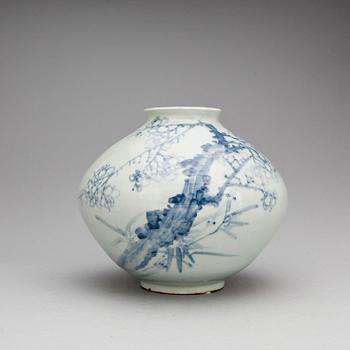 URNA, porslin, Korea, 1900-tal.