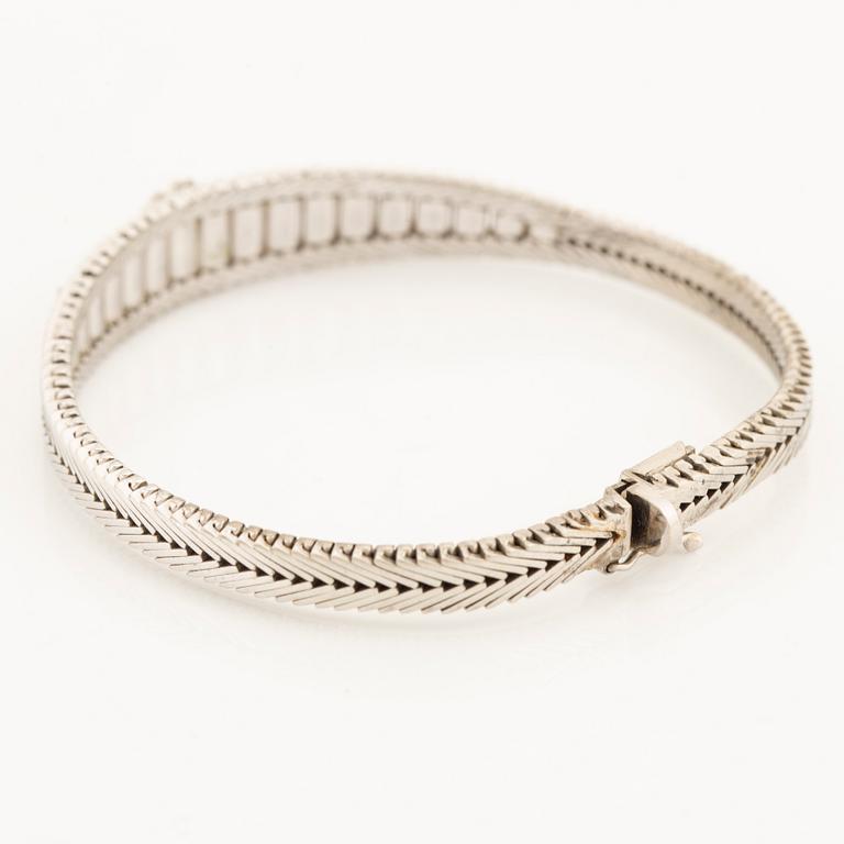 Brilliant cut diamond bracelet.