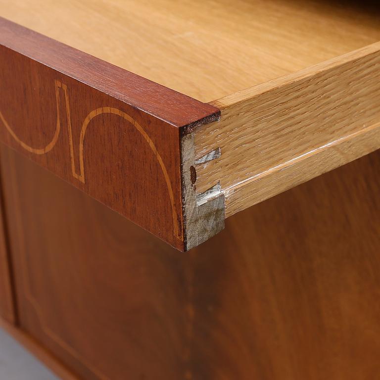 SIDEBOARD, 1900-talets första hälft.