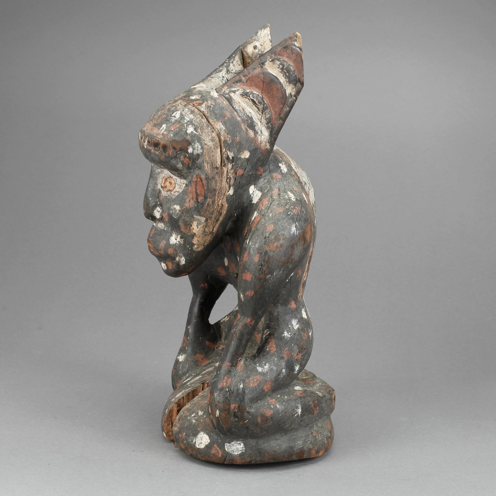 FIGUR, skuret trä, 1900-tal.