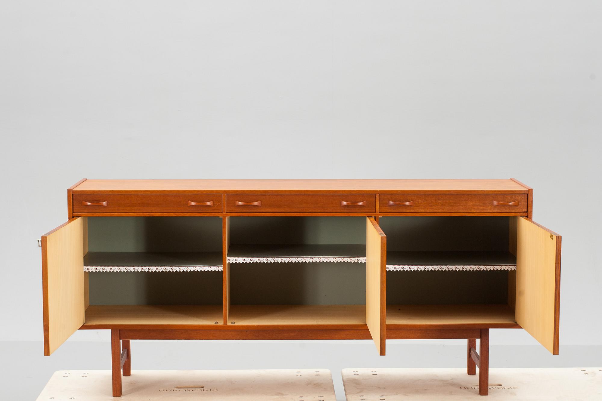 SIDEBOARD, teak. 1950-tal.