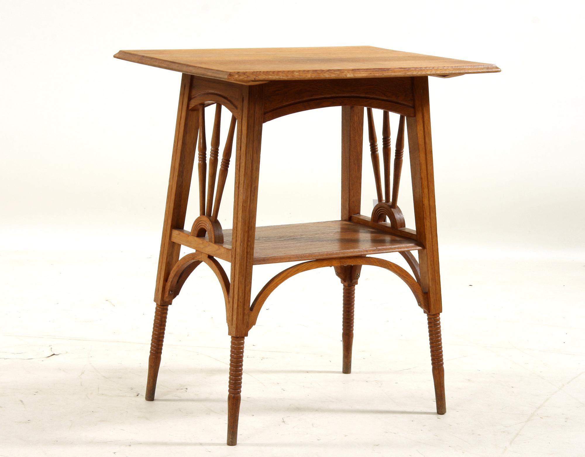 HALLBORD, jugend, 1900-talets första kvartal.